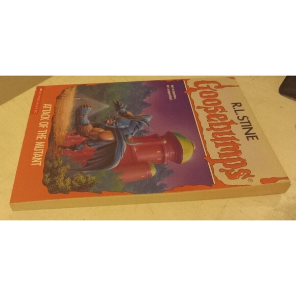 R.L. Stine's Goosebumps Book #25 Attack Of The Mutant Preowned - Picture 4 of 7